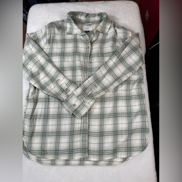 American Eagle Outfitters Tops - American Eagle Outfitters Plaid Flannel Shirt in Green and White
